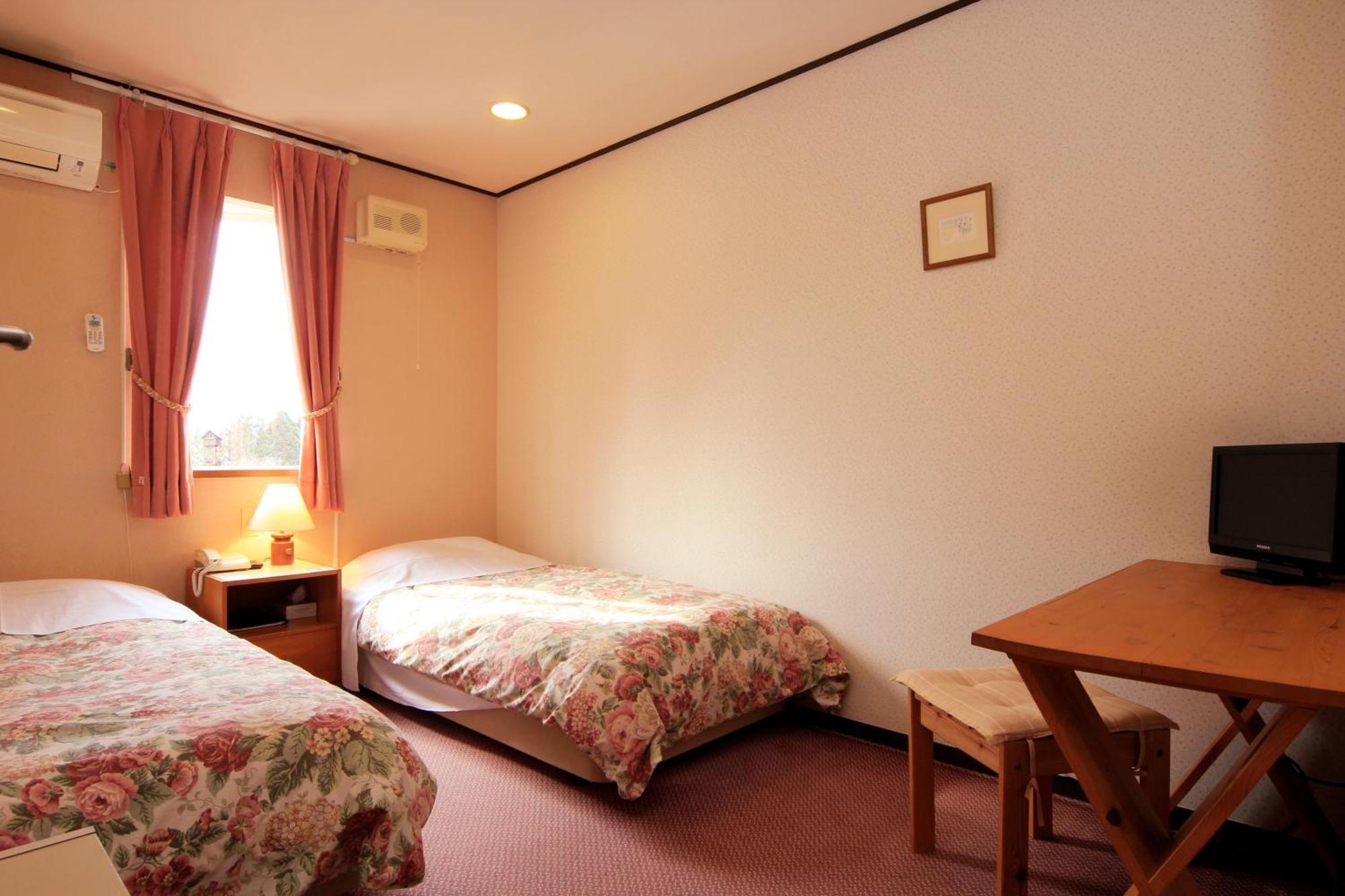 伊東市 伊豆高原ペンション　マーガレット Bed & Breakfast エクステリア 写真