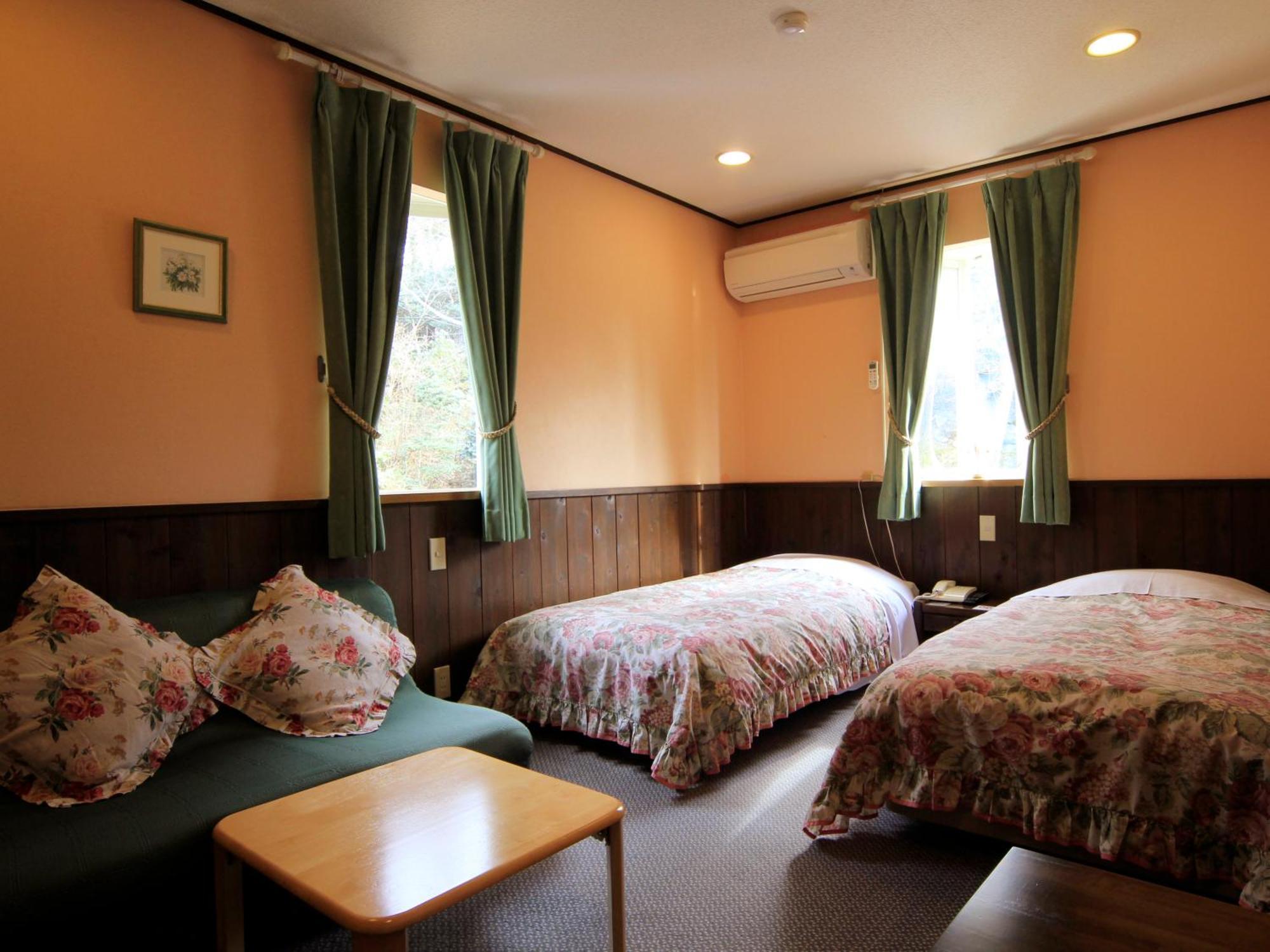 伊東市 伊豆高原ペンション　マーガレット Bed & Breakfast エクステリア 写真